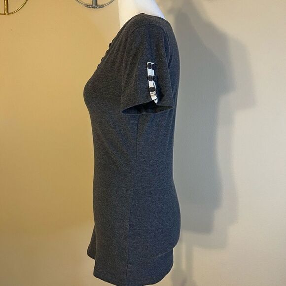 Patty Boutik Gray Tee w V Neck and Decorative Buttons Size Small - Picture 3 of 8